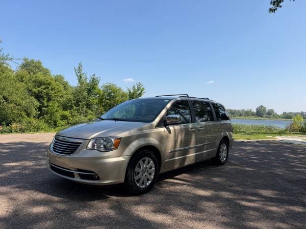 2012 Chrysler Town and Country Touring-L